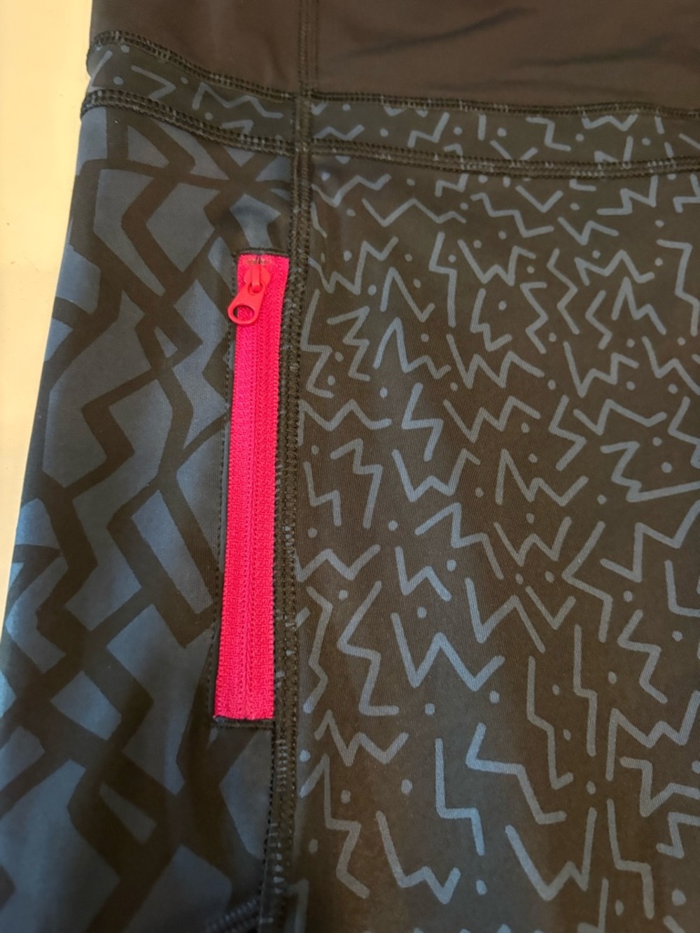 Seawheeze Lululemon What the Sport crop black/blue size 8 - Picture 2 of 5